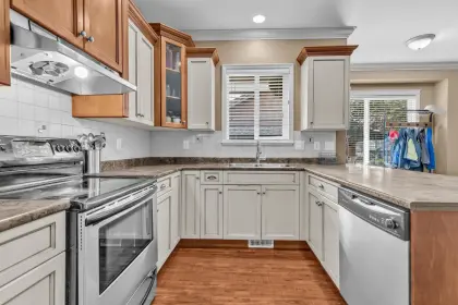 8525 Cedar Street, Mission, BC, Mission — Single Family Residence for sale