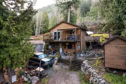 5196 Wesjac Road, Madeira Park, BC, Madeira park — Single Family Residence for sale