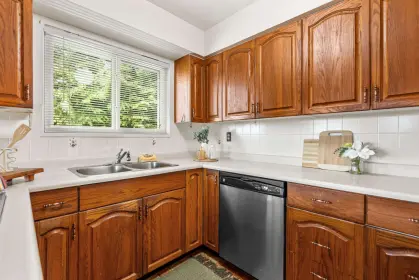 533 Hillcrest Street, Coquitlam, BC, Coquitlam — Single Family Residence for sale