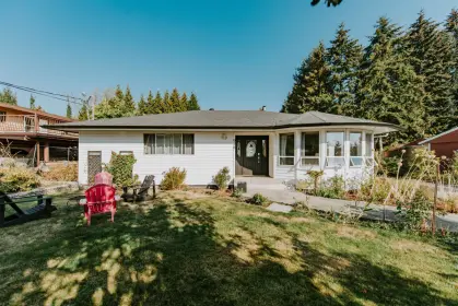 918 Davis Road, Gibsons, BC, Gibsons — Single Family Residence for sale