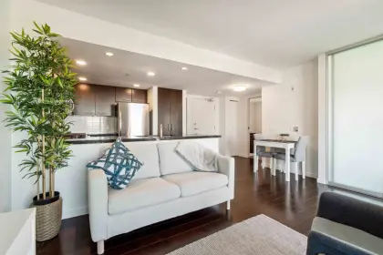 212 1288 Chesterfield Avenue, North Vancouver, BC, North vancouver — Apartment/Condo for sale