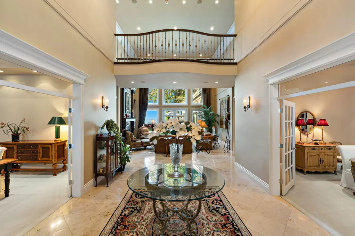 Dining Area Photo of 13375 Crescent Road, Surrey, BC