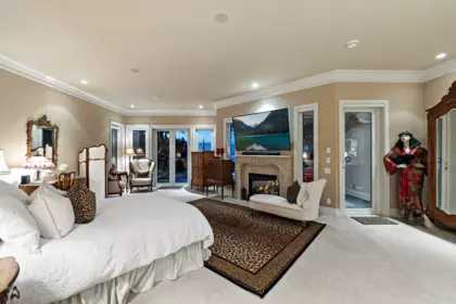 Basement Recreation Room Photo of 13375 Crescent Road, Surrey, BC