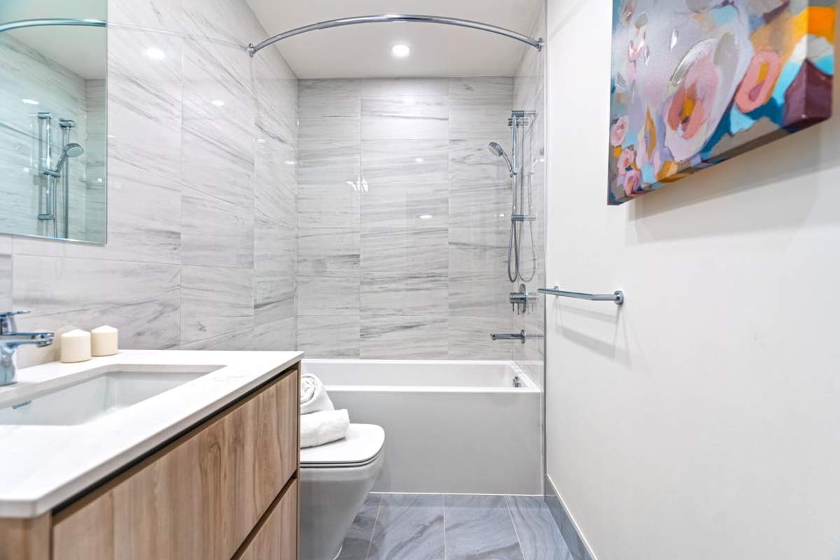 Primary Bathroom Photo of 209 488 W 58th Avenue, Vancouver, BC