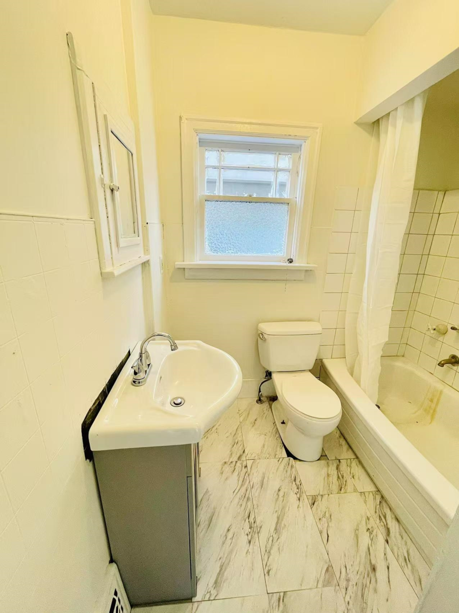 Basement Recreation Room Photo of 922 Park Drive, Vancouver, BC