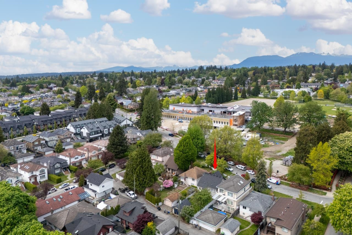 Family Room Photo of 922 Park Drive, Vancouver, BC