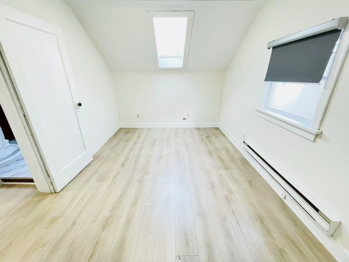 Guest Bathroom Photo of 922 Park Drive, Vancouver, BC