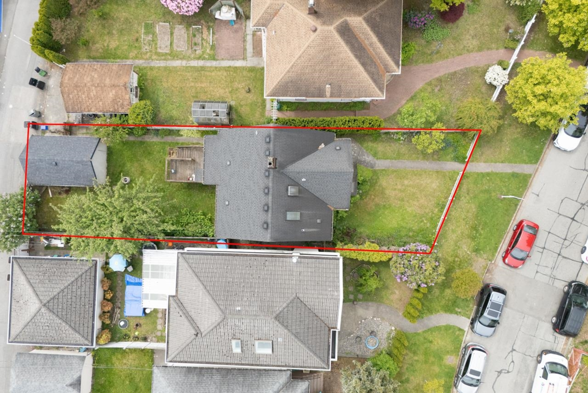 Living Room Photo of 922 Park Drive, Vancouver, BC