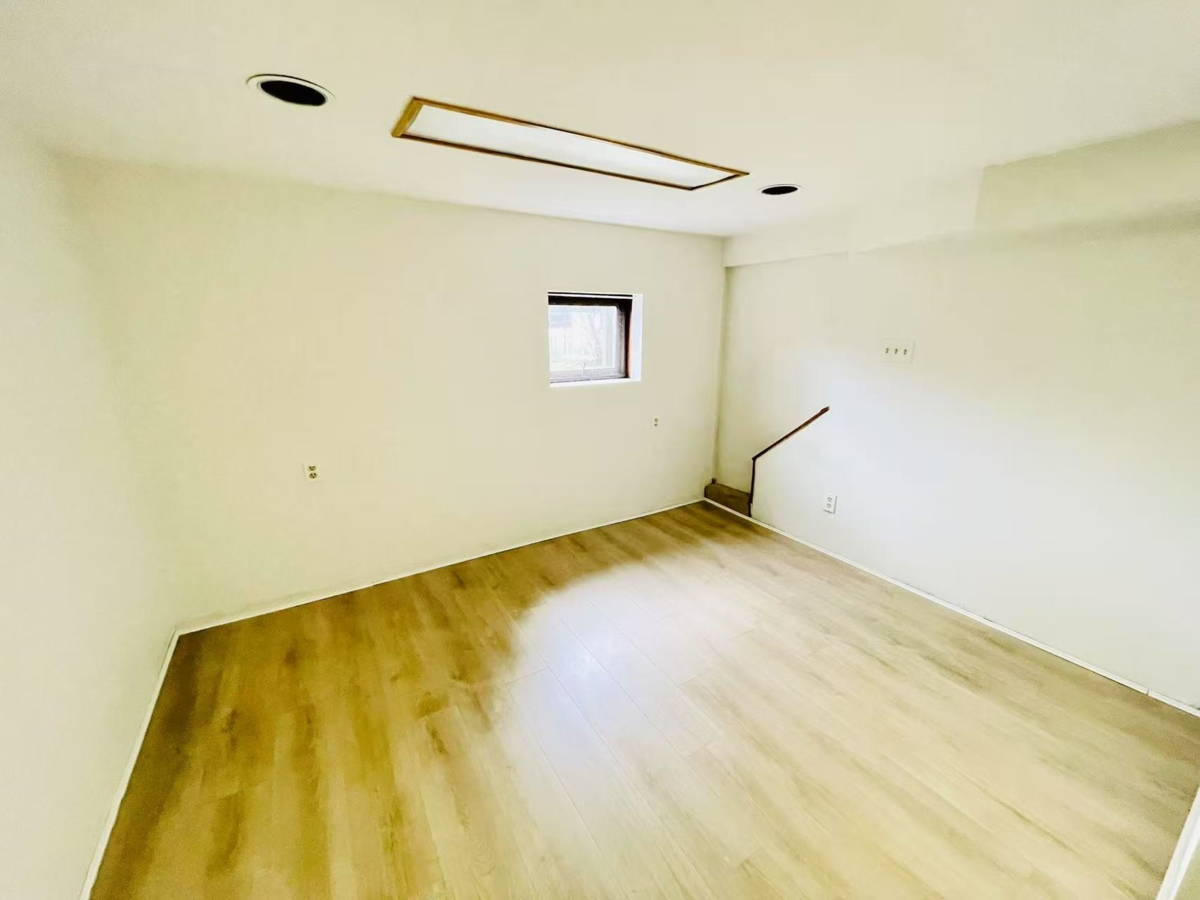 Loft / Bonus Room Photo of 922 Park Drive, Vancouver, BC