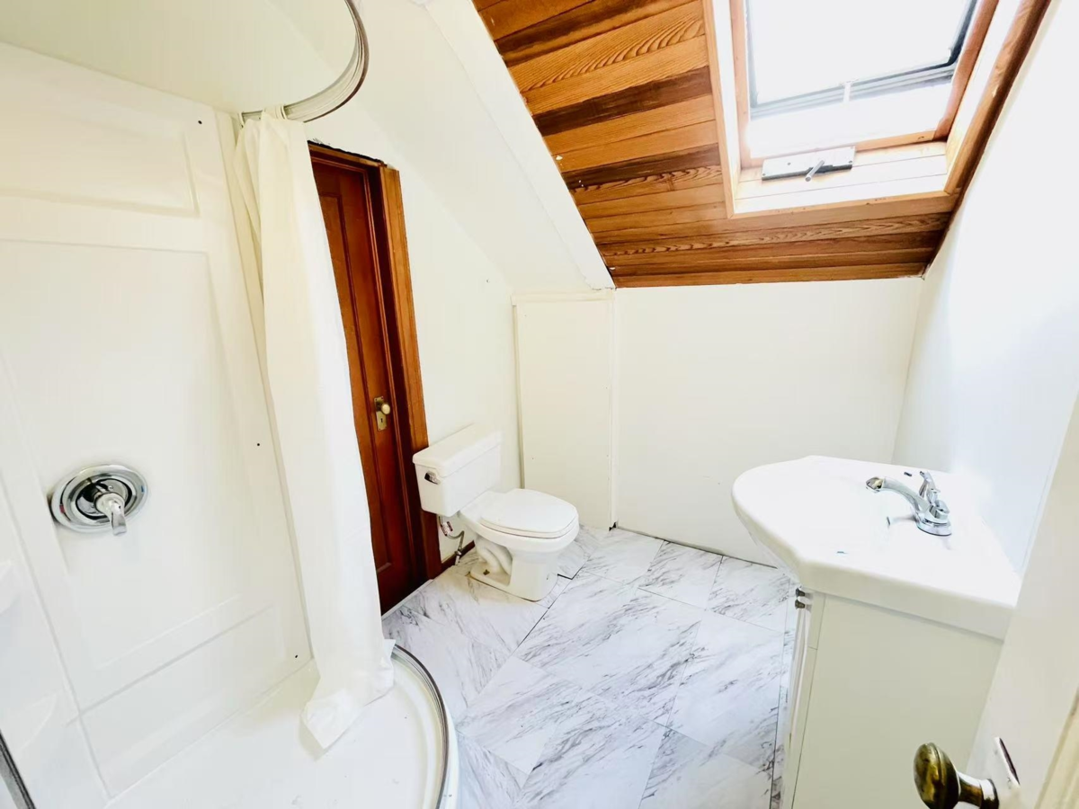 Office / Den Photo of 922 Park Drive, Vancouver, BC