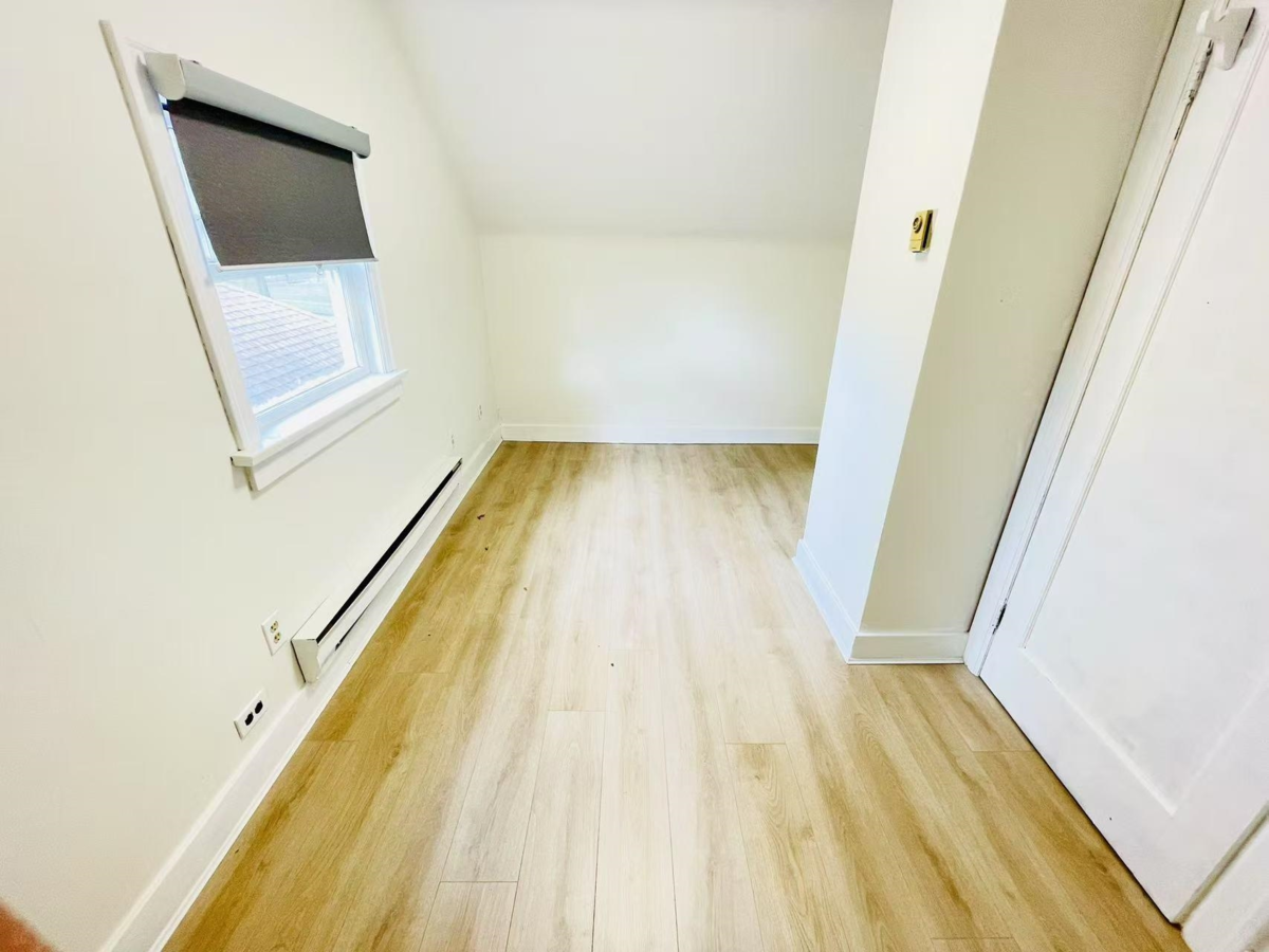 Powder Room Photo of 922 Park Drive, Vancouver, BC