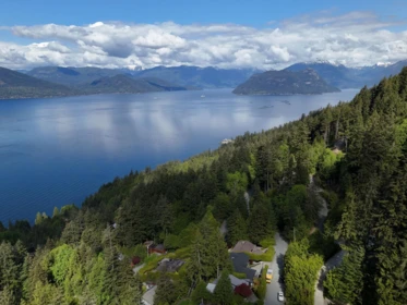 445 Mountain Drive, Lions Bay, BC, Lions Bay — Single Family Residence for sale