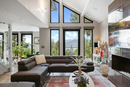 Entry Foyer Photo of 445 Mountain Drive, Lions Bay, BC