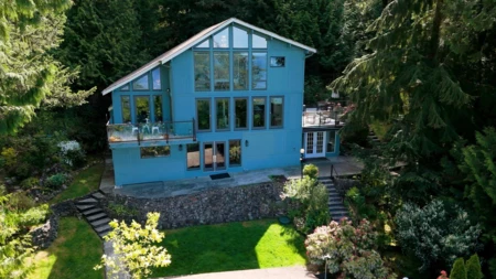 445 Mountain Drive, Lions Bay, BC, Lions Bay — Single Family Residence for sale