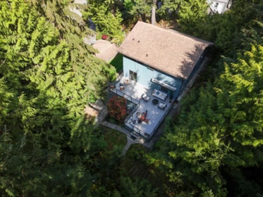445 Mountain Drive, Lions Bay, BC, Lions Bay — Single Family Residence for sale