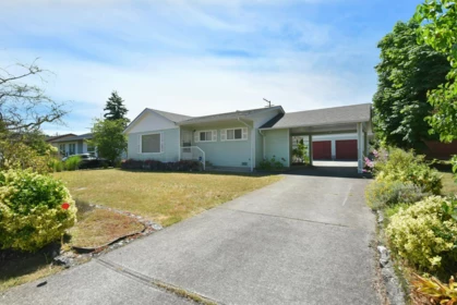 5703 Dolphin Street, Sechelt, BC, Sechelt — Single Family Residence for sale