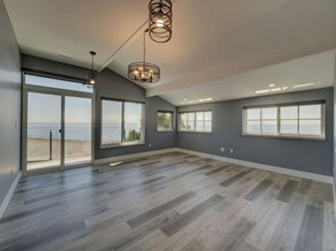 Basement Recreation Room Photo of 3177 Beach Avenue, Roberts Creek, BC