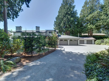 3177 Beach Avenue, Roberts Creek, BC, Roberts Creek — Single Family Residence for sale