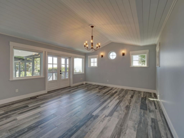Guest Bathroom Photo of 3177 Beach Avenue, Roberts Creek, BC