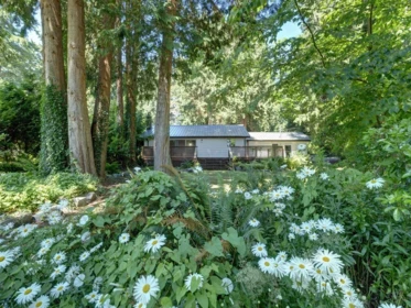 Hot Tub / Spa Photo of 3177 Beach Avenue, Roberts Creek, BC