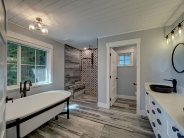 Powder Room Photo of 3177 Beach Avenue, Roberts Creek, BC