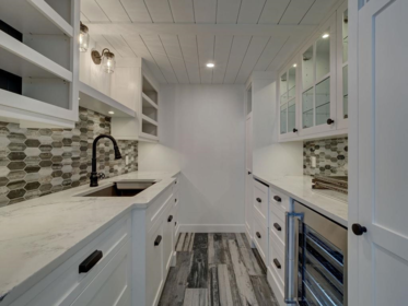 Walk-In Closet Photo of 3177 Beach Avenue, Roberts Creek, BC