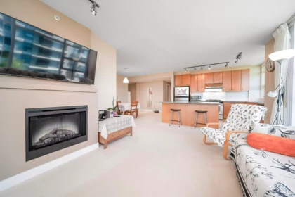 701 9222 University Crescent, Burnaby, BC, Burnaby — Apartment/Condo for sale