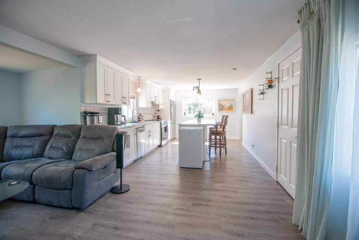 Dining Area Photo of 53 46484 Chilliwack Lake Road, Chilliwack, BC