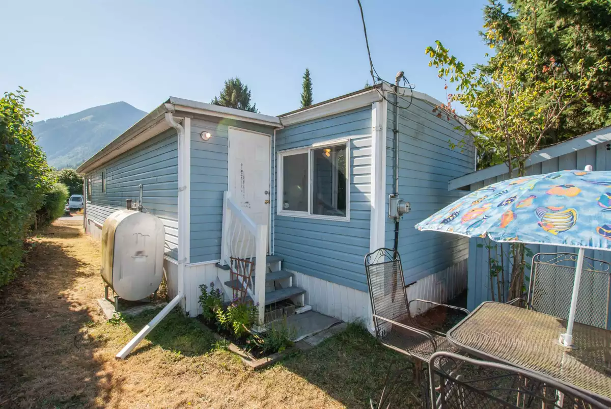 Hallway Photo of 53 46484 Chilliwack Lake Road, Chilliwack, BC
