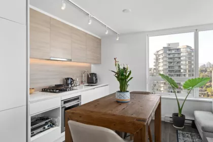 2711 908 Quayside Drive, New Westminster, BC, New Westminster — Apartment/Condo for sale