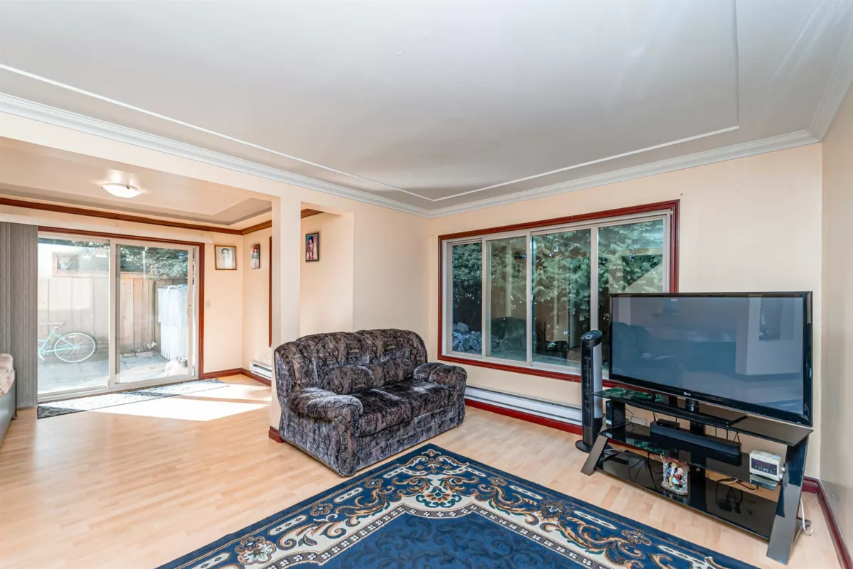 Kitchen Photo of 31 3075 Trethewey Street, Abbotsford, BC