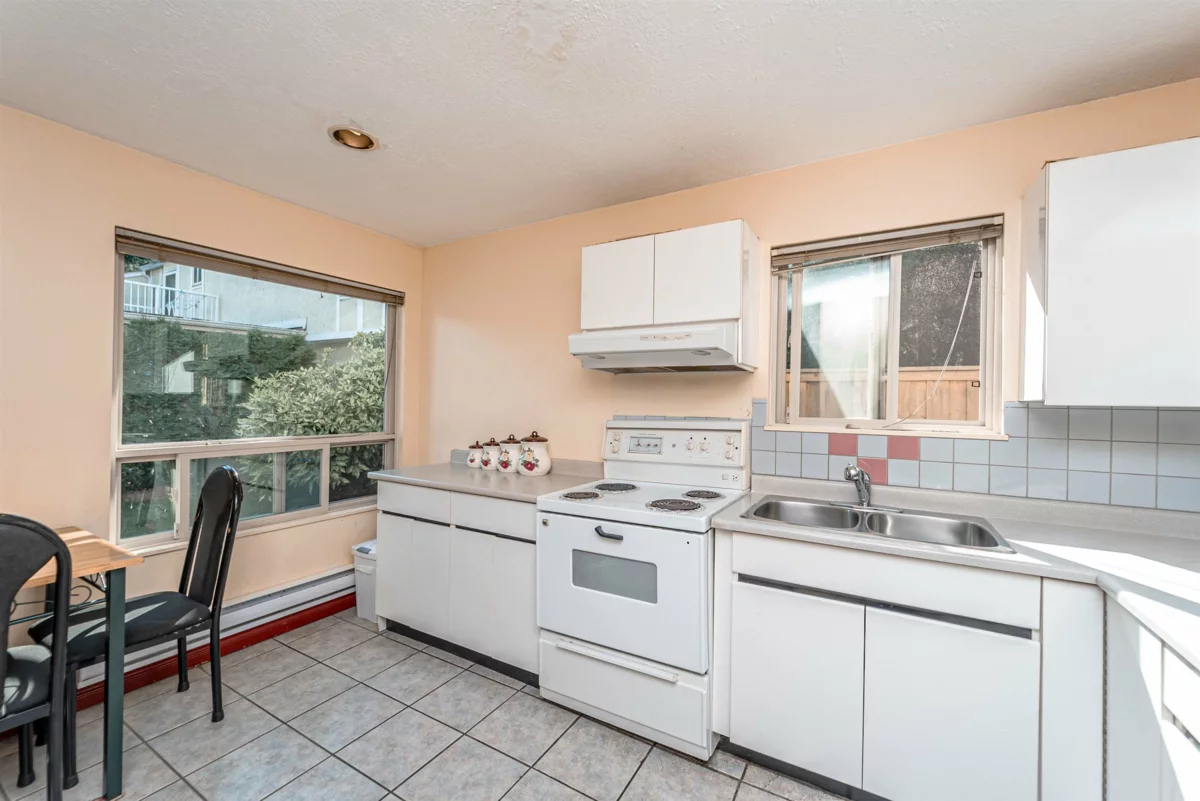 Primary Bathroom Photo of 31 3075 Trethewey Street, Abbotsford, BC