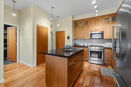 302 250 Salter Street, New Westminster, BC, New Westminster — Apartment/Condo for sale