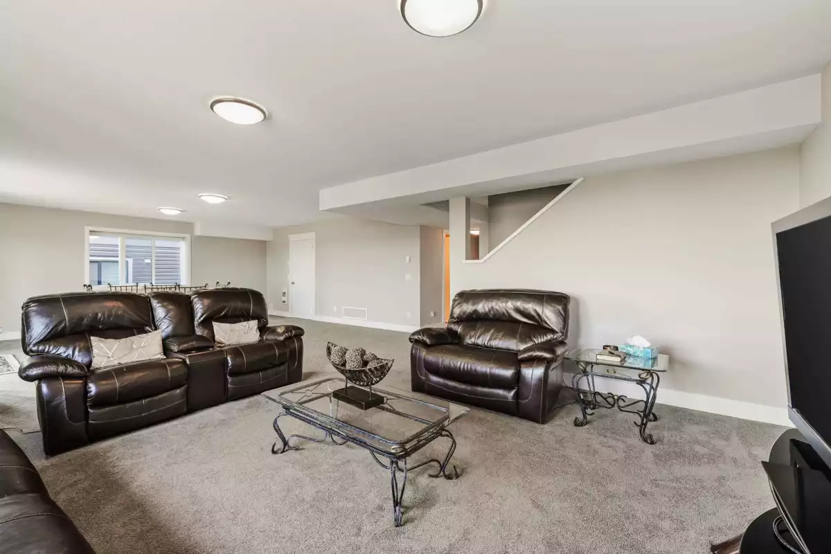 Swimming Pool Photo of 1419 Strawline Hill Street, Coquitlam, BC