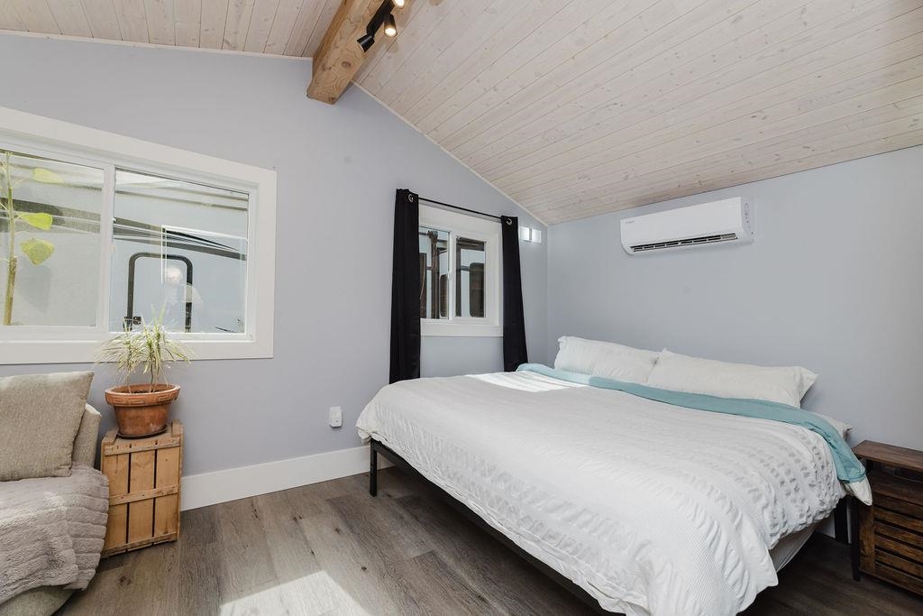 Basement Recreation Room Photo of 8048 Wildwood Road, Halfmoon Bay, BC