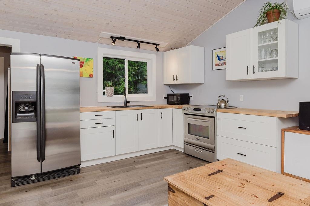 Bedroom 2 Photo of 8048 Wildwood Road, Halfmoon Bay, BC