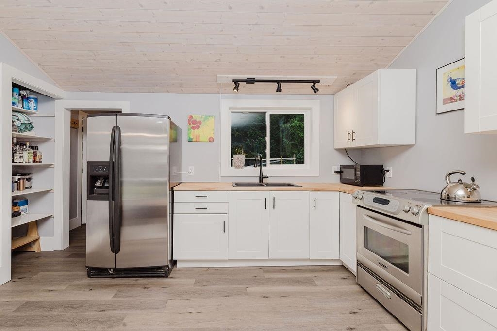 Bedroom 3 Photo of 8048 Wildwood Road, Halfmoon Bay, BC