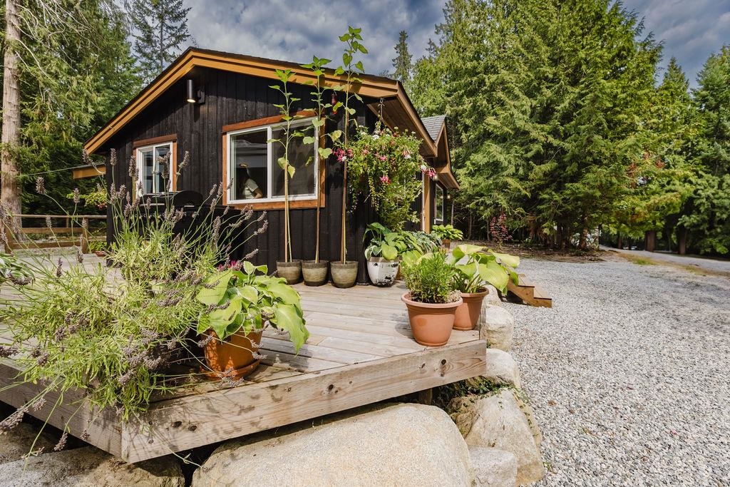 Family Room Photo of 8048 Wildwood Road, Halfmoon Bay, BC