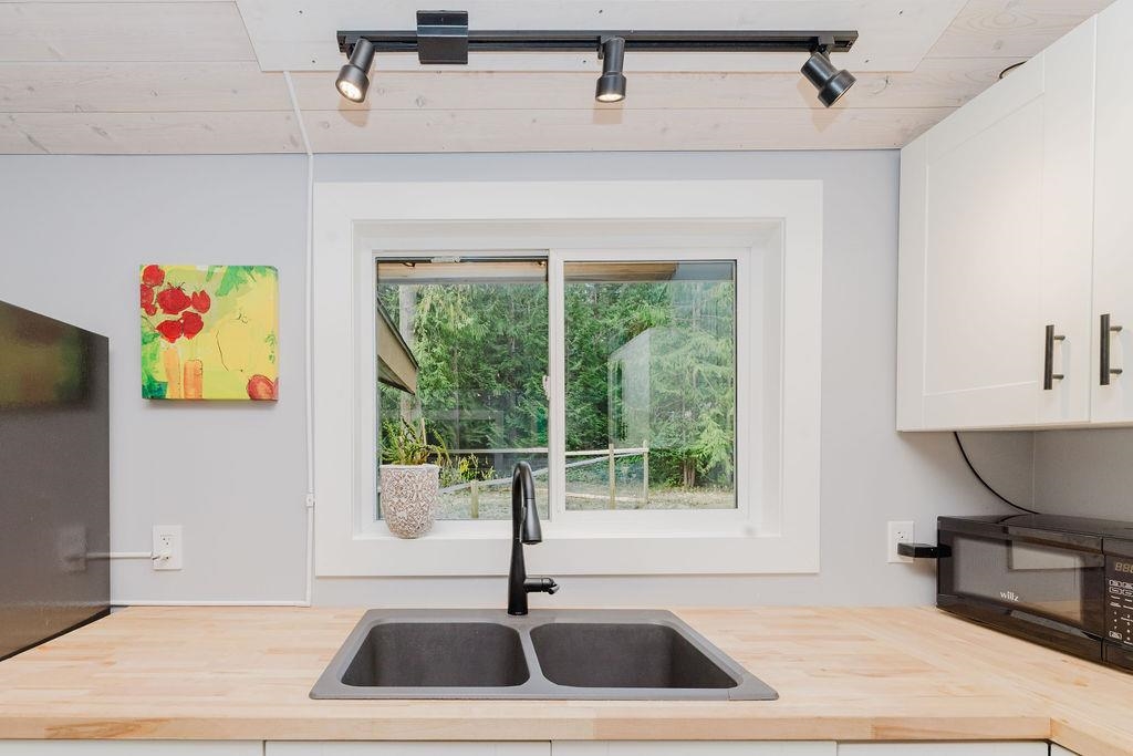 Guest Bathroom Photo of 8048 Wildwood Road, Halfmoon Bay, BC