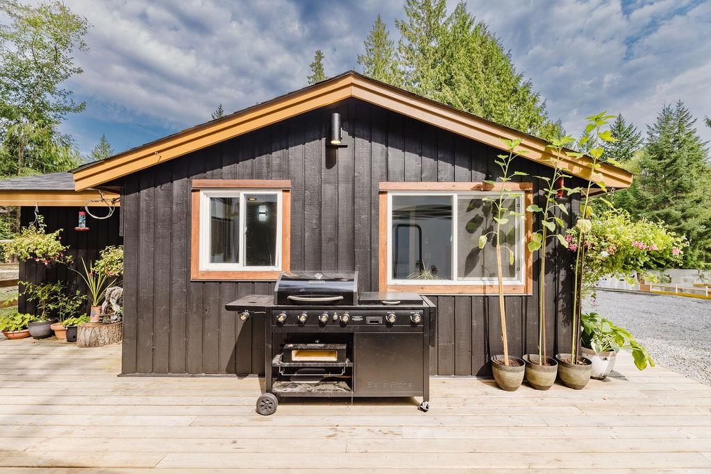 Kitchen Photo of 8048 Wildwood Road, Halfmoon Bay, BC