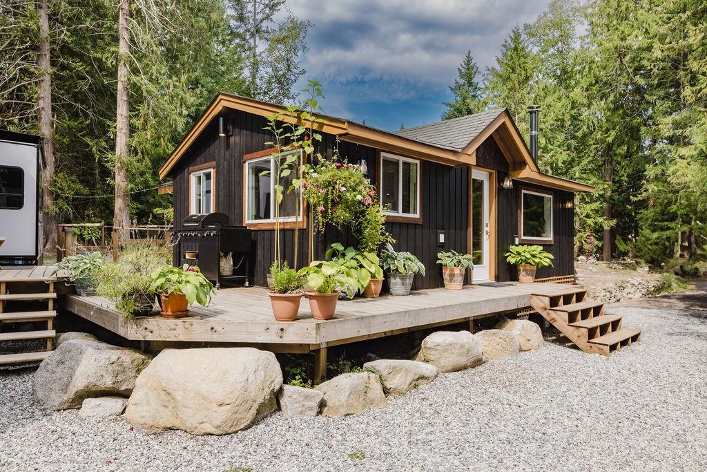 Living Room Photo of 8048 Wildwood Road, Halfmoon Bay, BC