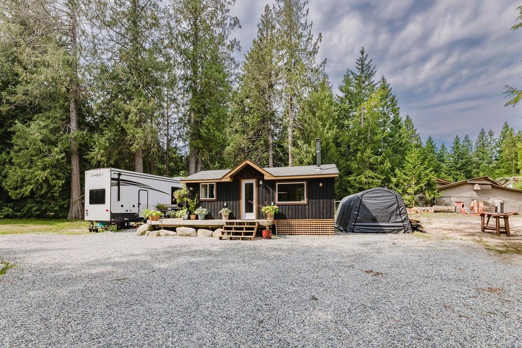 Outdoor Deck Photo of 8048 Wildwood Road, Halfmoon Bay, BC