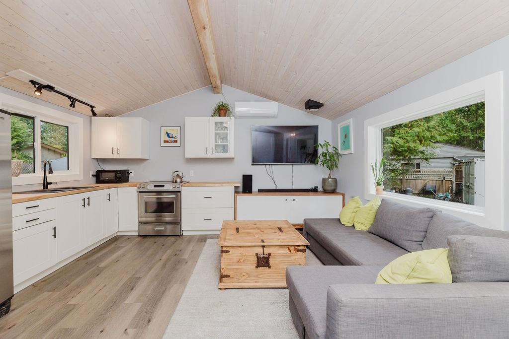 Walk-In Closet Photo of 8048 Wildwood Road, Halfmoon Bay, BC