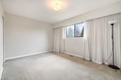 Entry Foyer Photo of 6680 Coltsfoot Drive, Richmond, BC