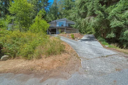 5713 Salmon Drive, Sechelt, BC, Sechelt — Single Family Residence for sale