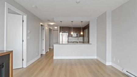 806 2959 Glen Drive, Coquitlam, BC, Coquitlam — Apartment/Condo for sale