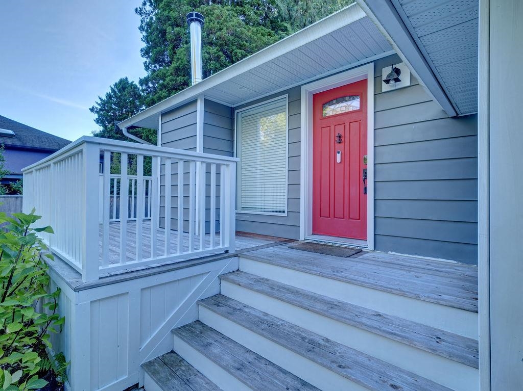 Kitchen Island Photo of 329 Burns Road, Gibsons, BC