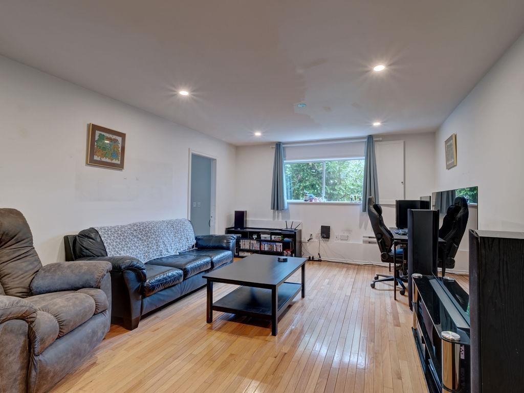 Outdoor Deck Photo of 329 Burns Road, Gibsons, BC