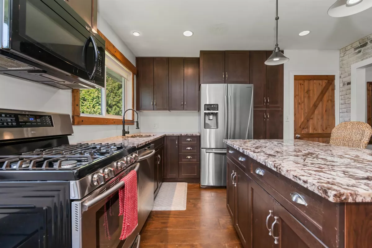 Guest Bathroom Photo of 6350 Sumas Prairie Road, Sardis - Greendale, BC