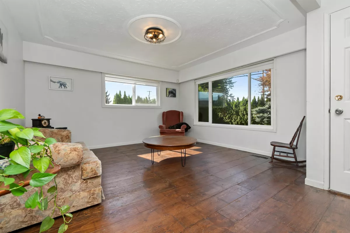 Kitchen Island Photo of 6350 Sumas Prairie Road, Sardis - Greendale, BC